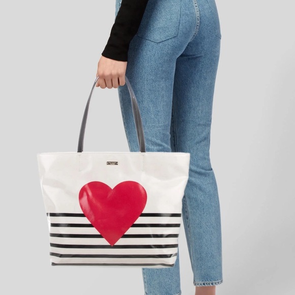 Kate Spade Yours Truly Heart Tote ♥️ ♠️ - Picture 2 of 14
